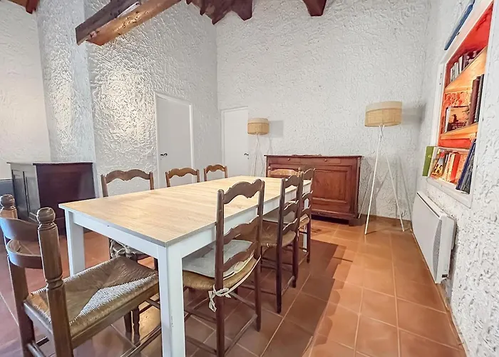 Detente Provencale Avec Vue بيت للعطل